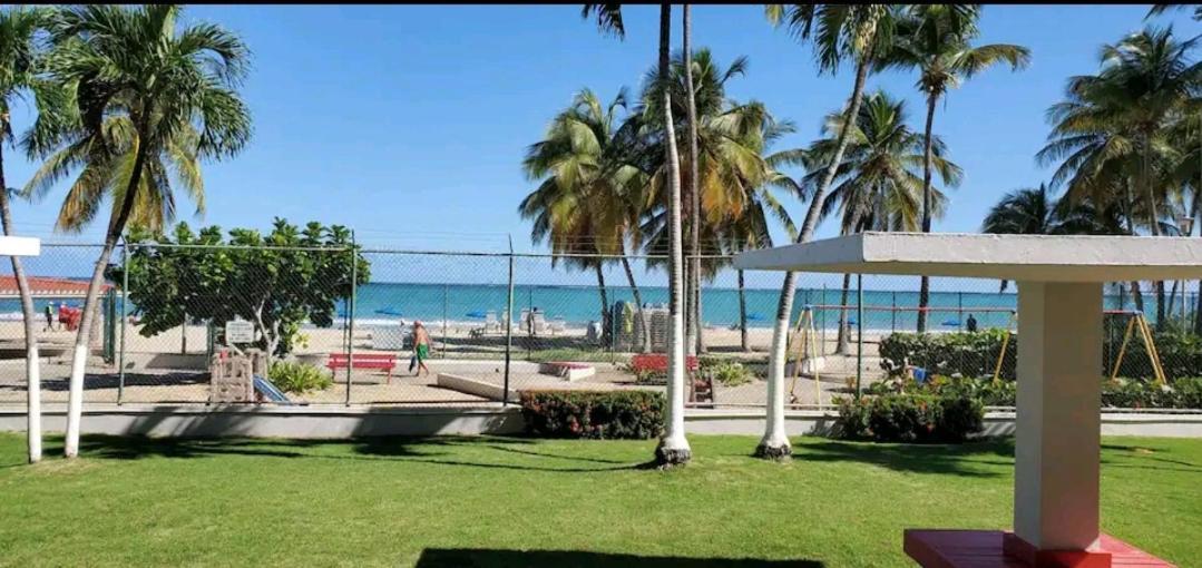 Beach Apartments At Marbella Del Caribe San Juan Buitenkant foto